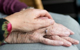 Revisep ayuda a las personas mayores para decidir cómo es su vida